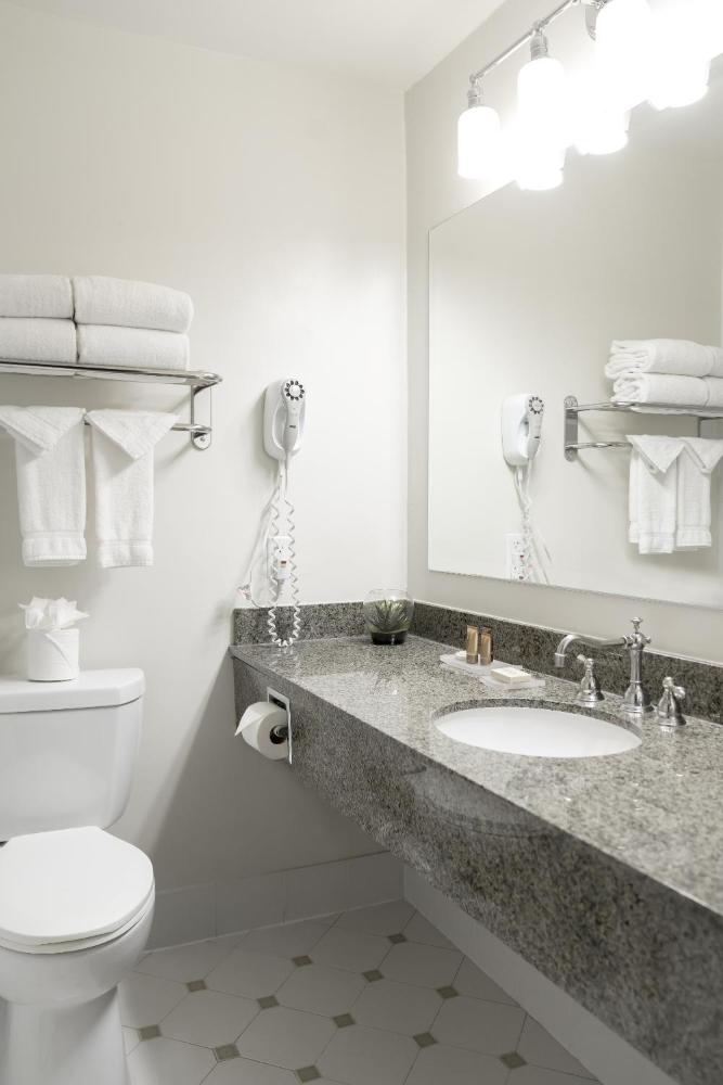 Deluxe Queen Room with Two Queen Beds interior